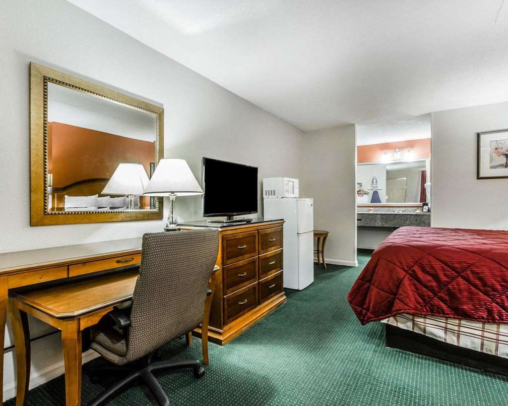Econo Lodge Inn & Suites Enterprise - photo 13