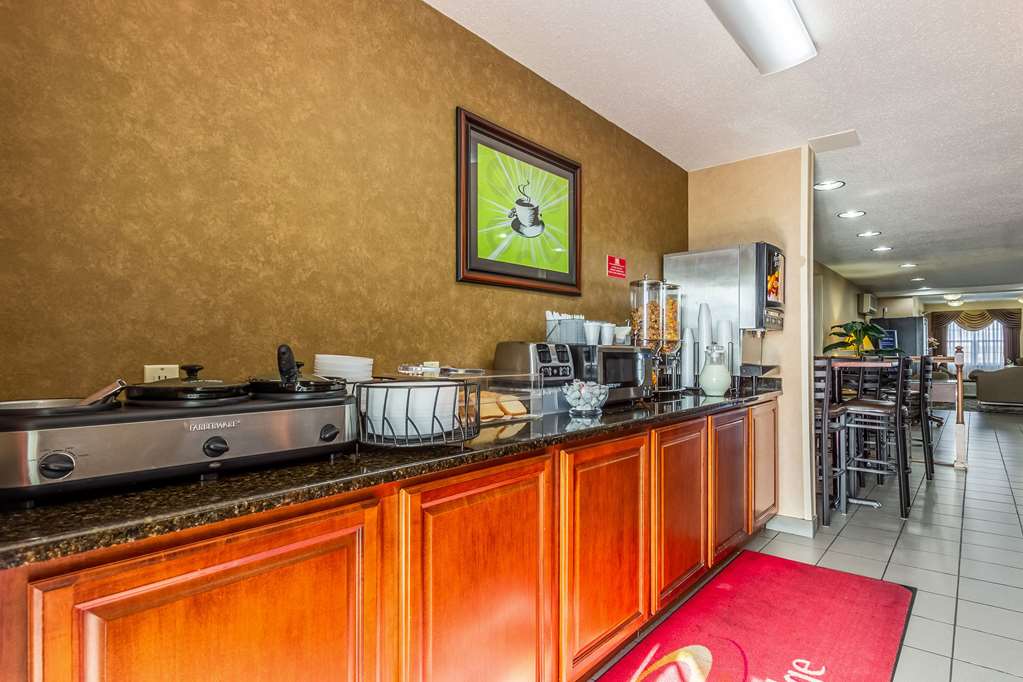 Econo Lodge Inn & Suites Evansville East - photo 17