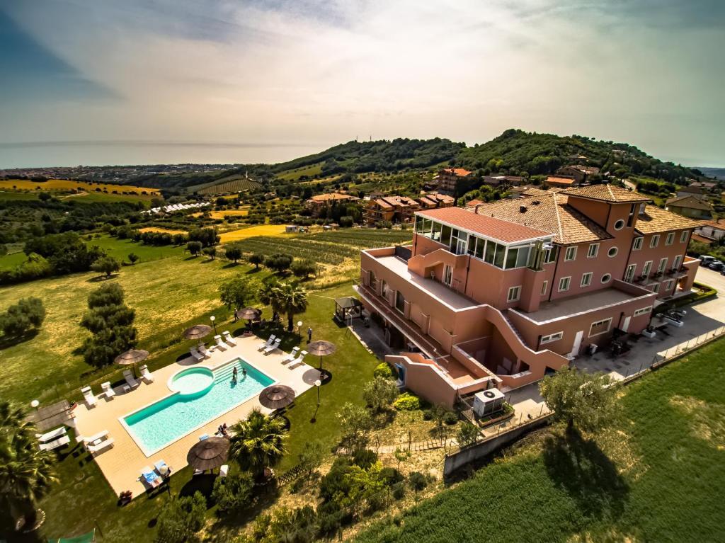 Villa Susanna Degli Ulivi Resort & Spa — hotel in Colonnella