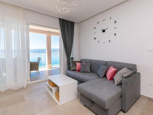Apartments Hope Dugi Rat Three Bedroom Apartment with Jacuzzi Stanko — 4-Star Luxury Hotel in Dugi Rat, Croatia
