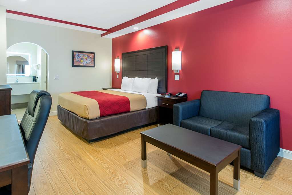 Econo Lodge Inn & Suites Houston Willowbrook - photo 31