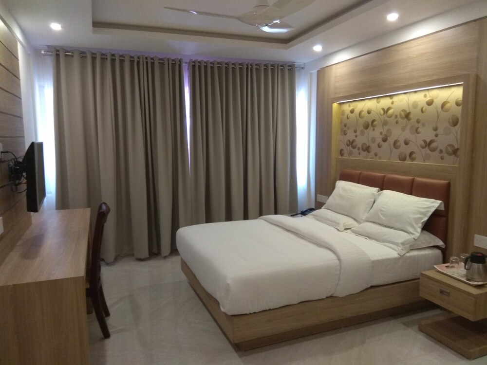 Alleppey Prince Hotel — 4-Star Luxury Hotel in Alleppey, India