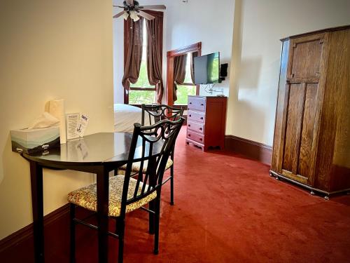 The Monarch Hotel - photo 41