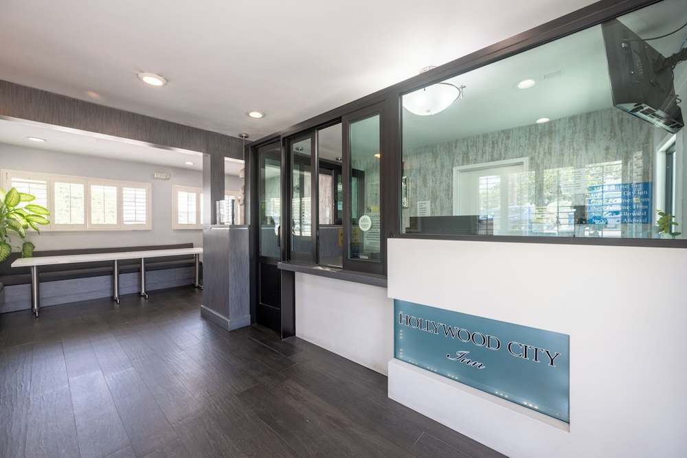 Hollywood City Inn - photo 2