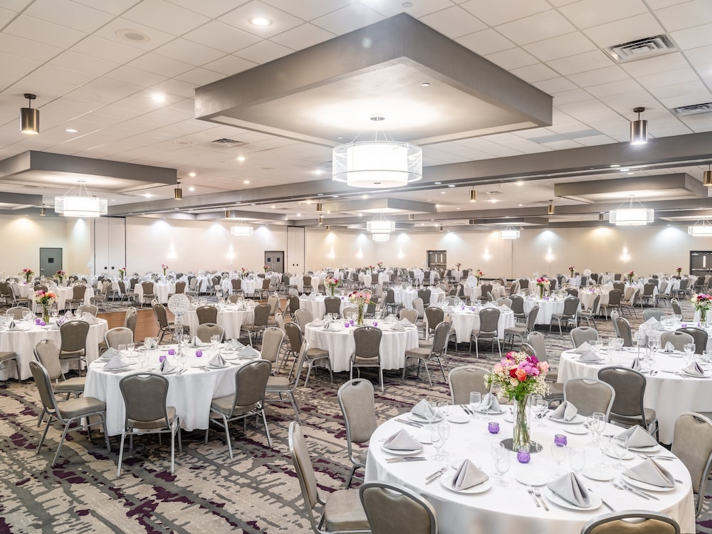 Crowne Plaza Milwaukee Airport by IHG - photo 63