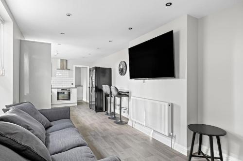 Brand New 5 Bedroom House — 4-Star Luxury Hotel in Plymouth, United Kingdom