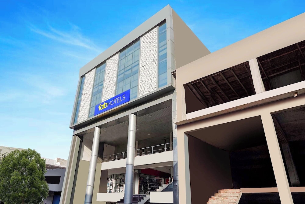 Fabhotel Golden Inn - last minute hotel in Noida