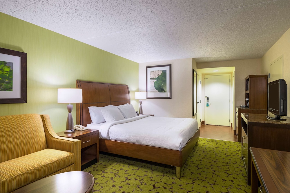 Hilton Garden Inn Edison Raritan Center - photo 13