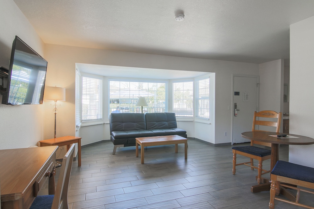 Solvang Inn and Cottages - photo 8