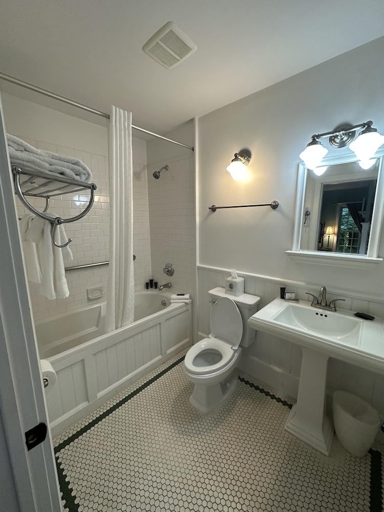 Buttermilk Falls Inn - photo 22