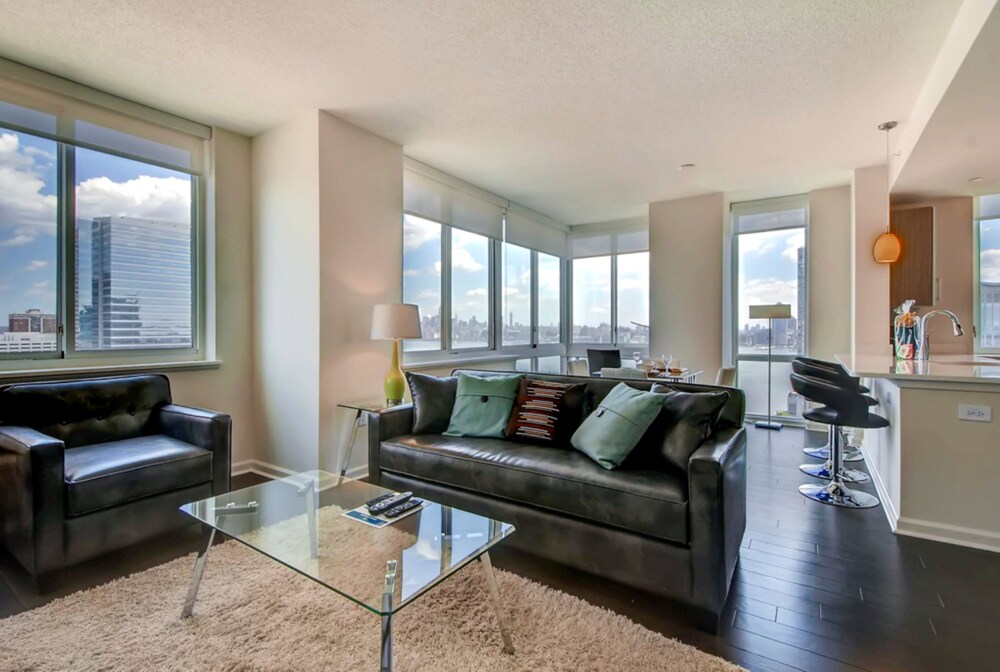 Global Luxury Suites at Newport - photo 36