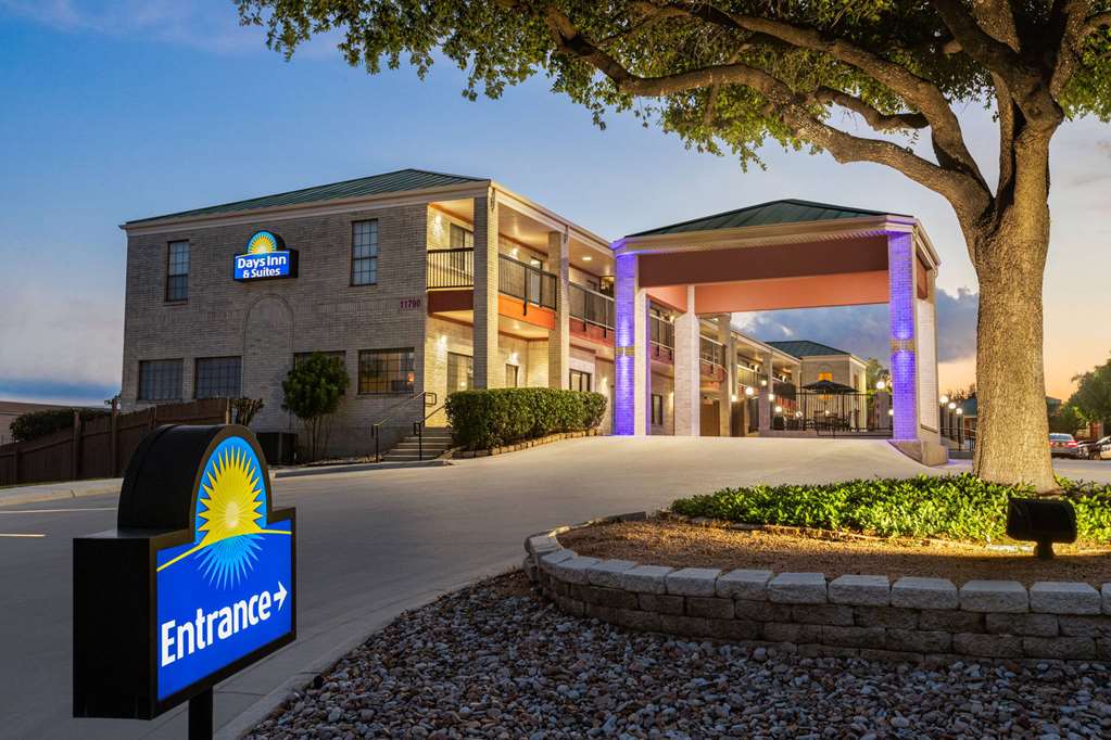 Days Inn by Wyndham San Antonio Near Fiesta Park - photo 3