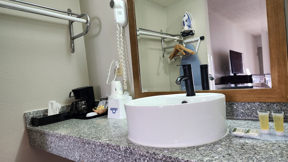 Days Inn by Wyndham Frankfort - photo 6