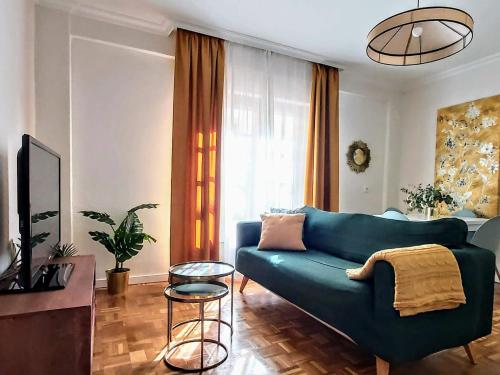 Misterhost Santa Cruz II Jardines de Murillo — 4-Star Luxury Hotel in Sevilla, Spain