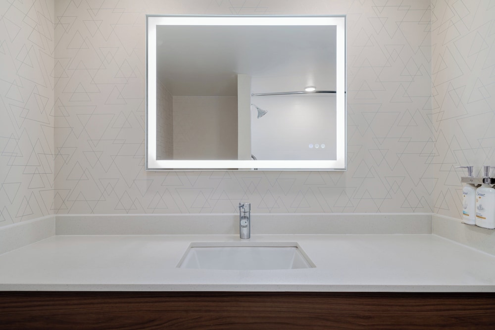 Holiday Inn Express Hotel & Suites Bentonville by IHG - photo 25