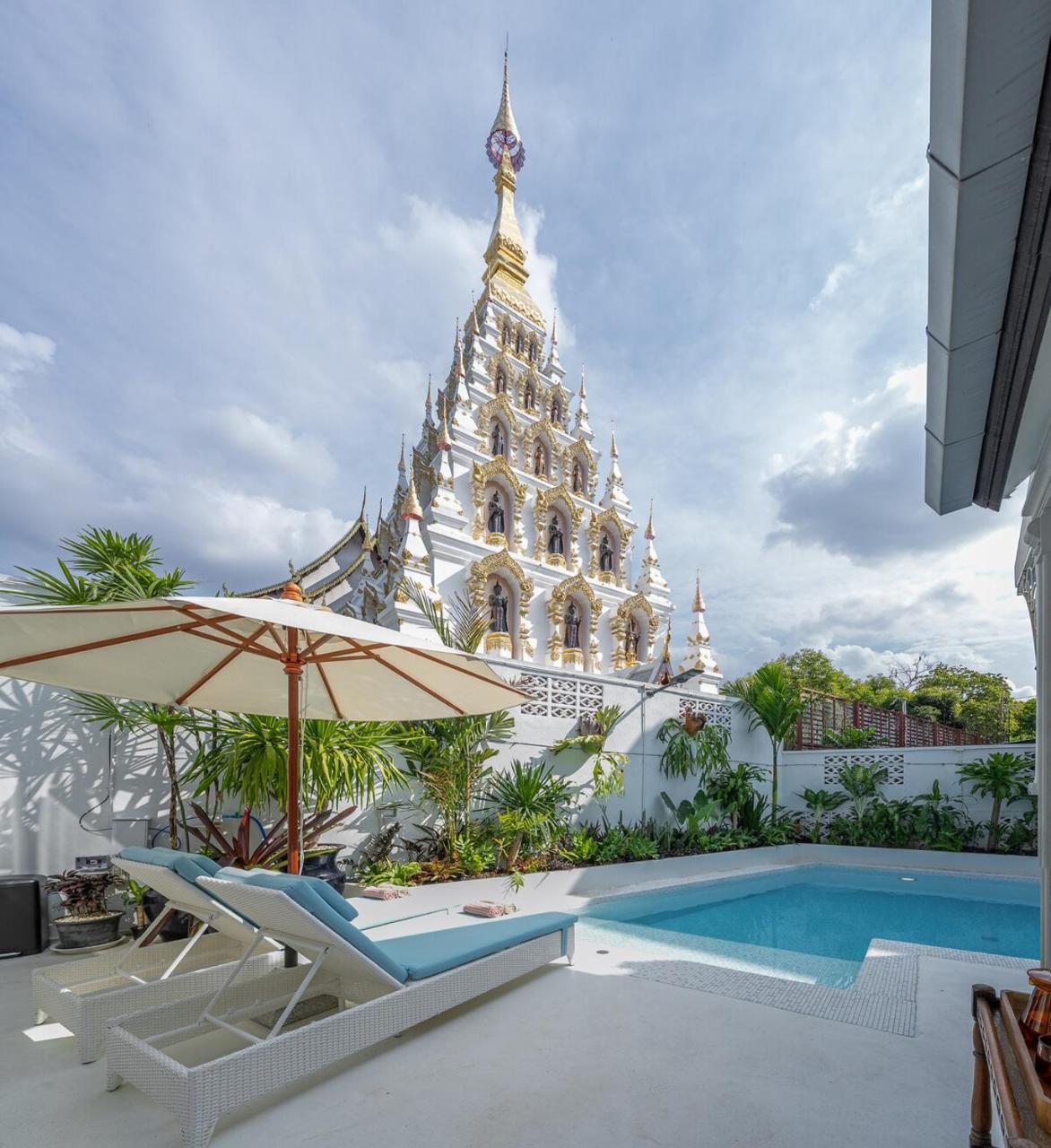 Santitham Pool Villa I 5 Bedrooms I walkable I Entire villa I Daily Housekeeping — 5-Star Luxury Hotel in Chiang Mai, Thailand