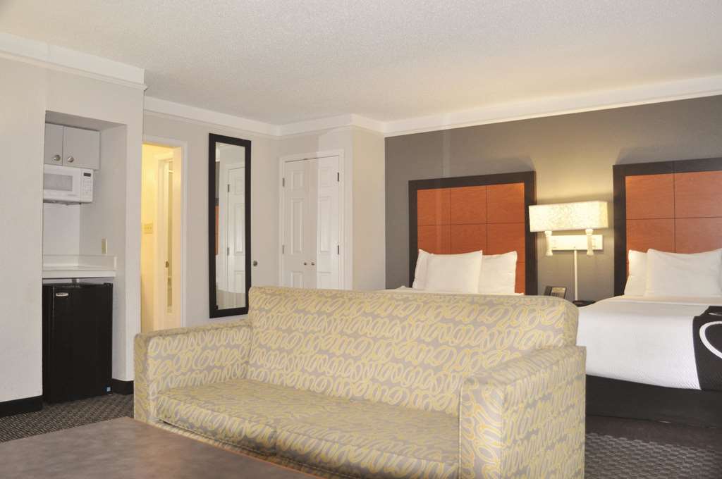 La Quinta Inn by Wyndham Dallas Uptown - photo 32