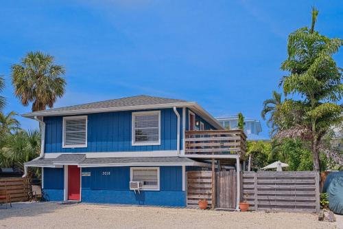 The Surf Shack — 4-Star Luxury Hotel in Holmes Beach, United States