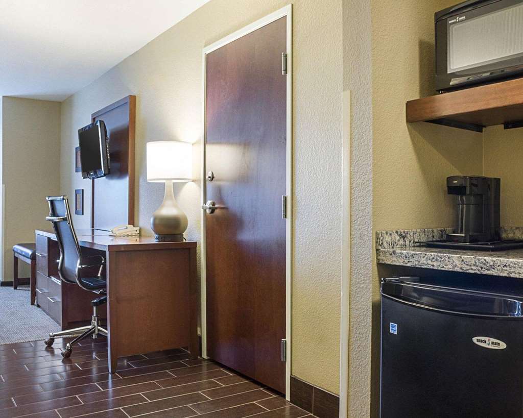 Comfort Suites Minot South - photo 16