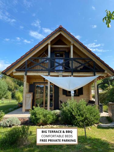 Loghouse Brunka Escape From Life On A Highway — Gornja Radgona