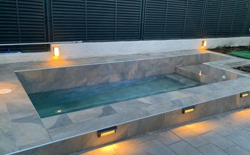 Acogedora casa en Madrid con piscina privada jacuzzy y garaje — 4-Star Luxury Hotel in Madrid, Spain