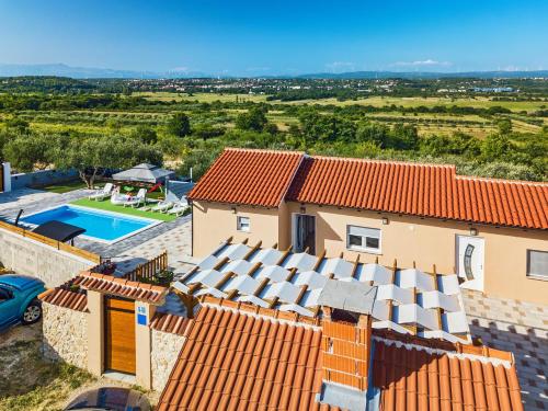 Countryside holiday home pool big terrace — 4-Star Luxury Hotel in Benkovac, Croatia