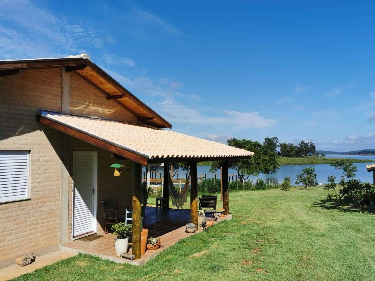 Casinha na Represa 1 in Passos, Brasil