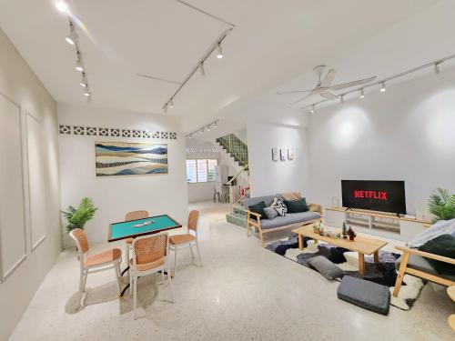 Petaling Jaya SS17 Landed Home 5 Bedrooms for up to 18pax Eastin Hotel Jaya One University Malaya TTDI Phileo Damansara in Petaling Jaya, Malaysia