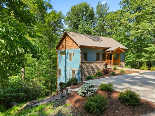 Sprawling Blowing Rock Escape with Theater and Hot Tub — Blowing Rock — photo 2