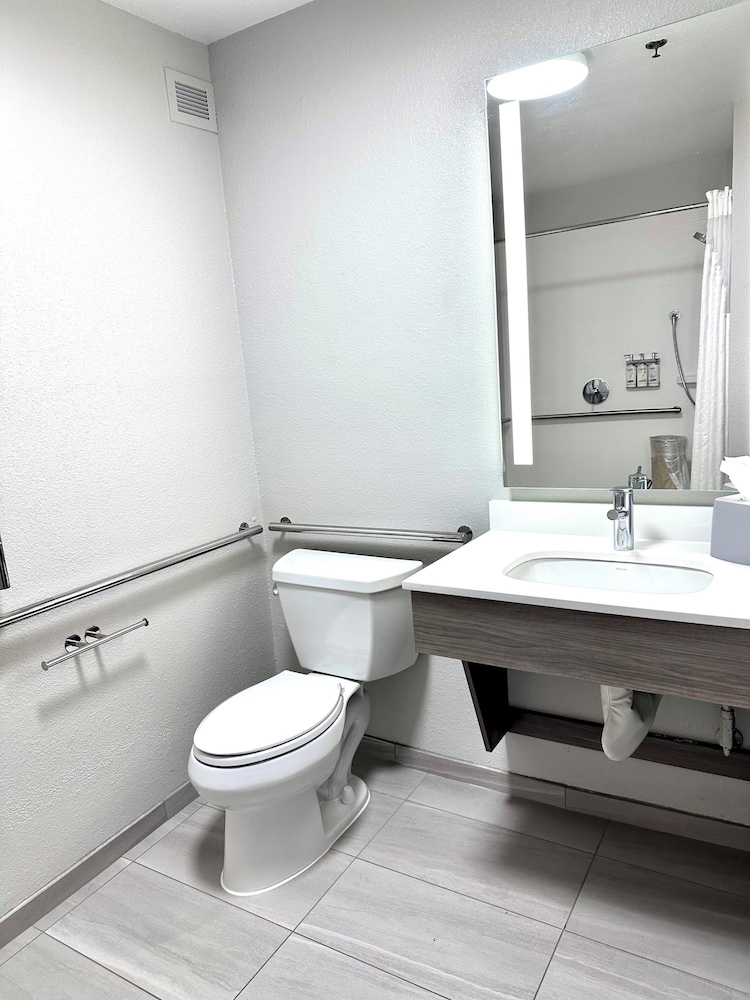 Holiday Inn Express Hotel & Suites Hinesville East Fort Stewart - photo 92