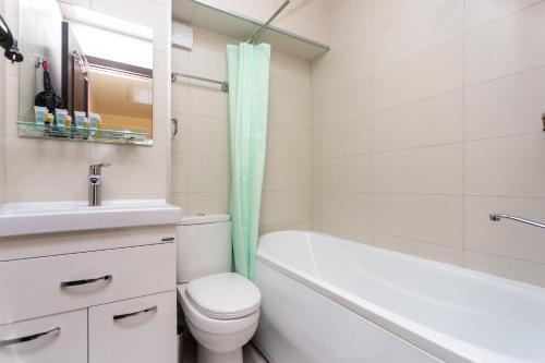 Prime location Apartment with Three Bedroom