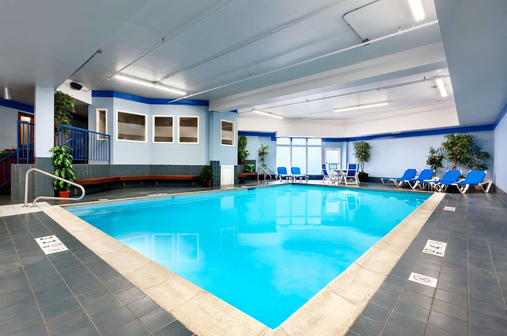 Hampton Inn Colchester - photo 31