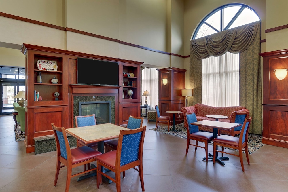 Hampton Inn & Suites Indianapolis Airport - photo 49