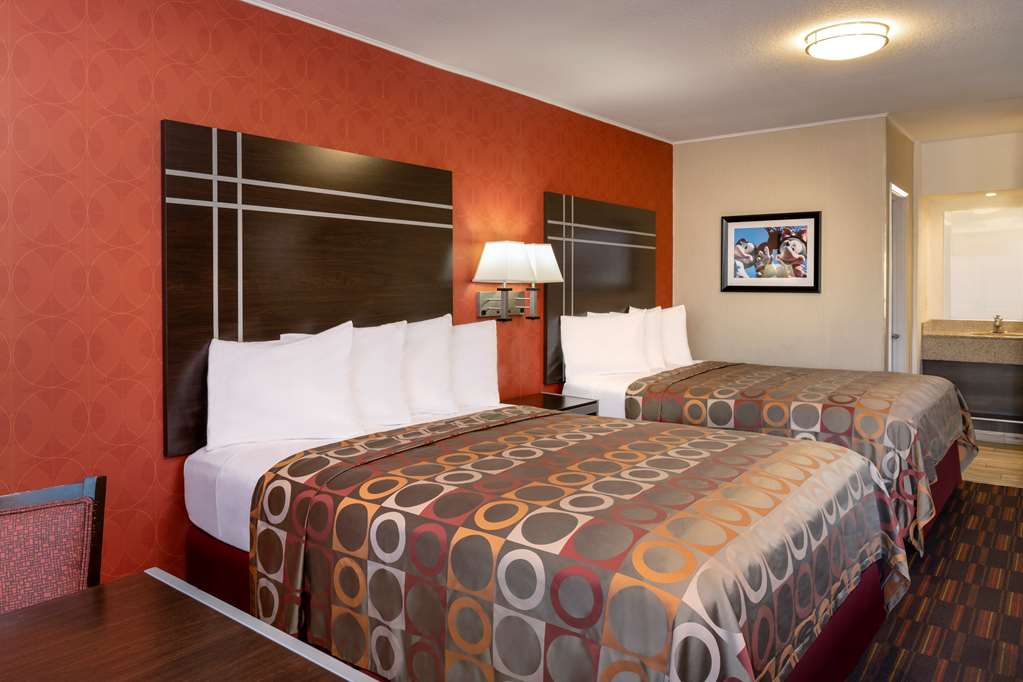 Best Western Plus Raffles Inn & Suites - photo 10