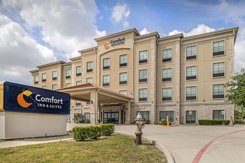 Comfort Inn & Suites Fort Worth Fossil Creek - photo 2