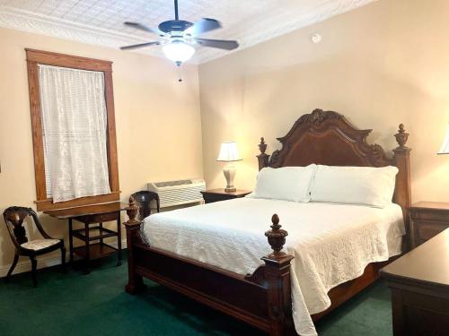 The Eastland Historic Hotel Imperial Room — hotel in Eastland