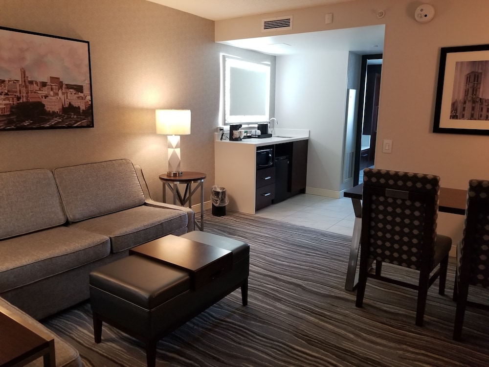 Embassy Suites Syracuse - photo 40