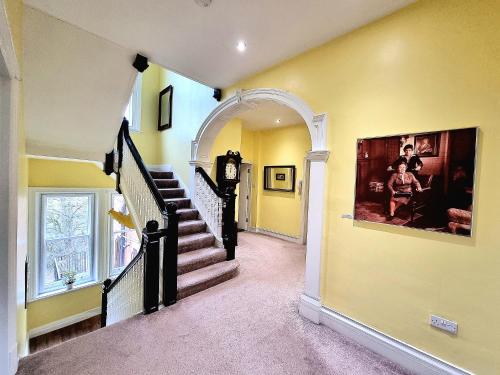 4 Bedroom Maisonette in Central Matlock with River Views — 4-Star Luxury Hotel in Matlock, United Kingdom
