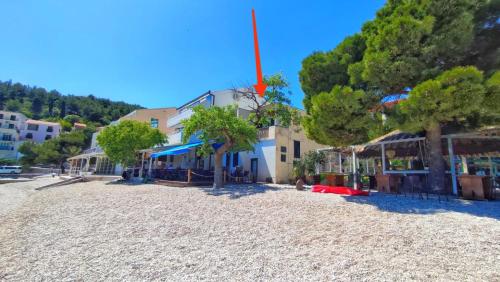 D&D — 4-Star Luxury Hotel in Veliki Drvenik, Croatia