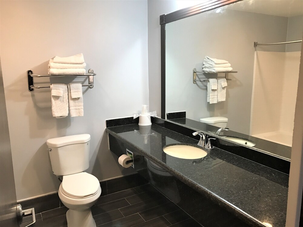 Blue Bay Inn & Suites - photo 52