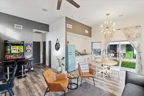 The Gregory: 2 Bed 1 Bath Guesthouse — 4-Star Luxury Hotel in Phoenix, United States