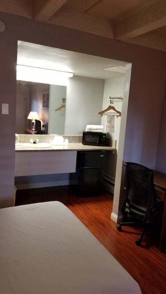 Santa Fe Inn Pueblo - photo 2