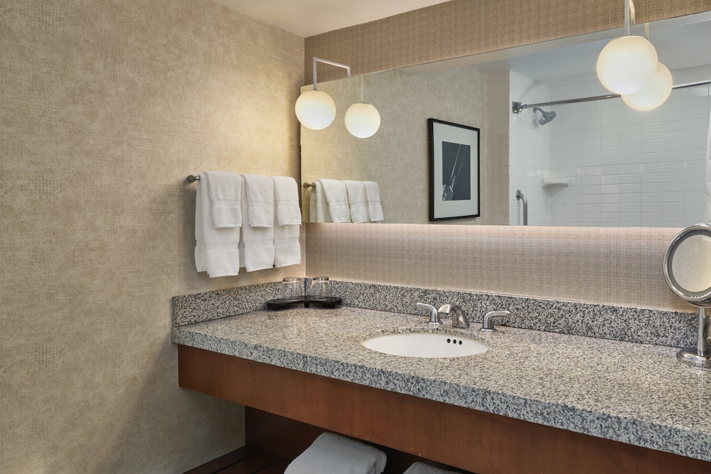 Loews Hollywood Hotel - photo 30
