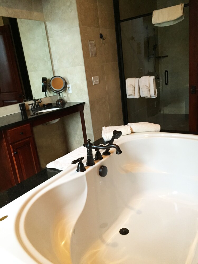 The Eldridge Hotel - photo 34