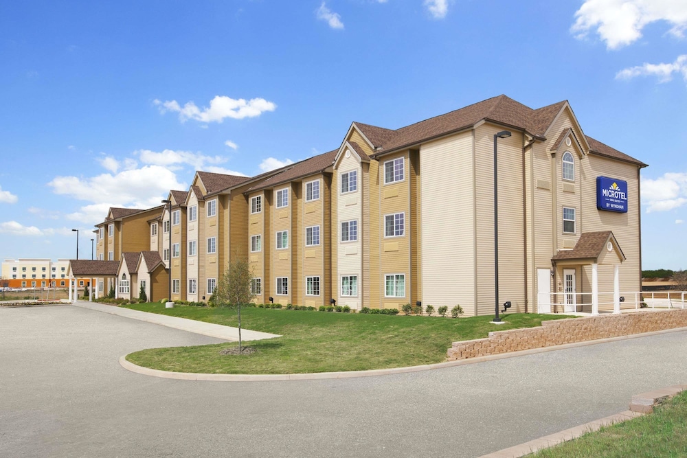 Microtel Inn & Suites by Wyndham Cotulla - photo 22