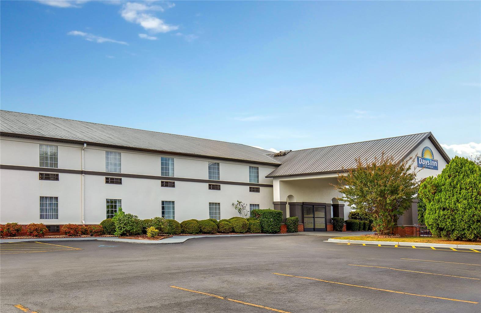 Days Inn by Wyndham Lincoln - photo 2
