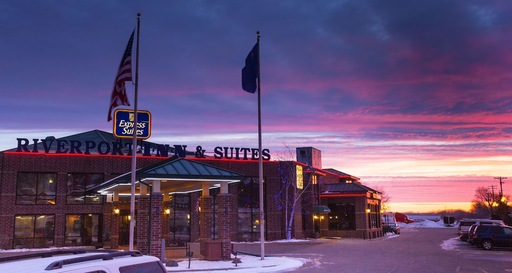Express Suites Riverport Inn & Suites - photo 60
