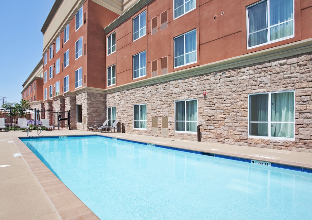 Holiday Inn & Suites Oakland Airport by IHG - photo 46