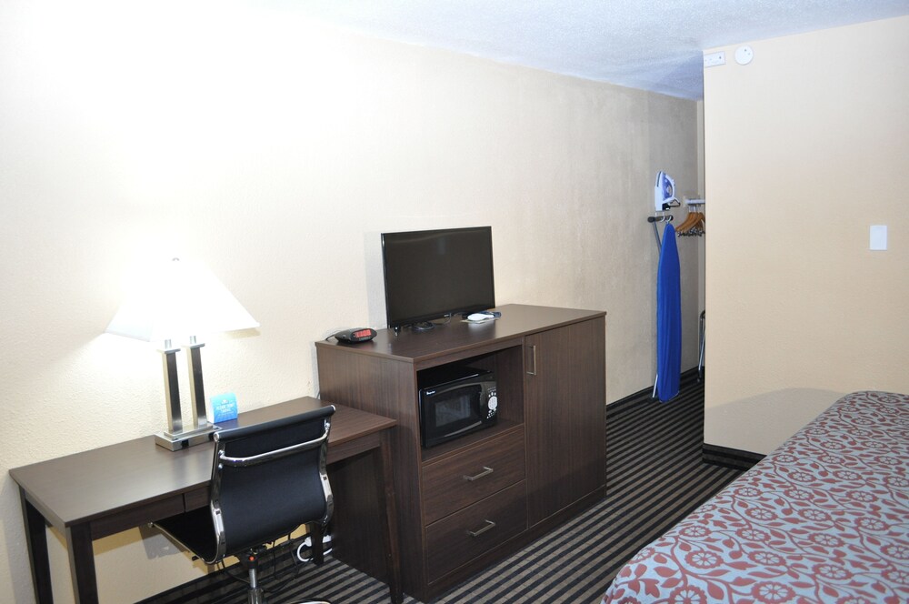 Evergreen Hotel & Suites - photo 9