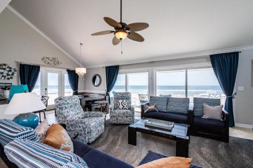 Just Beachy by Oak Island Accommodations - photo 21